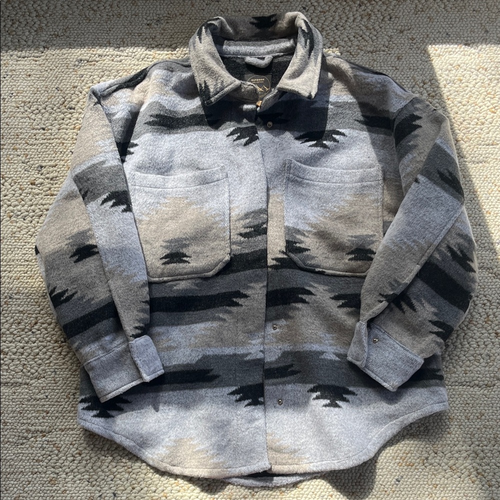 26 International Gray and Black Patterned Top